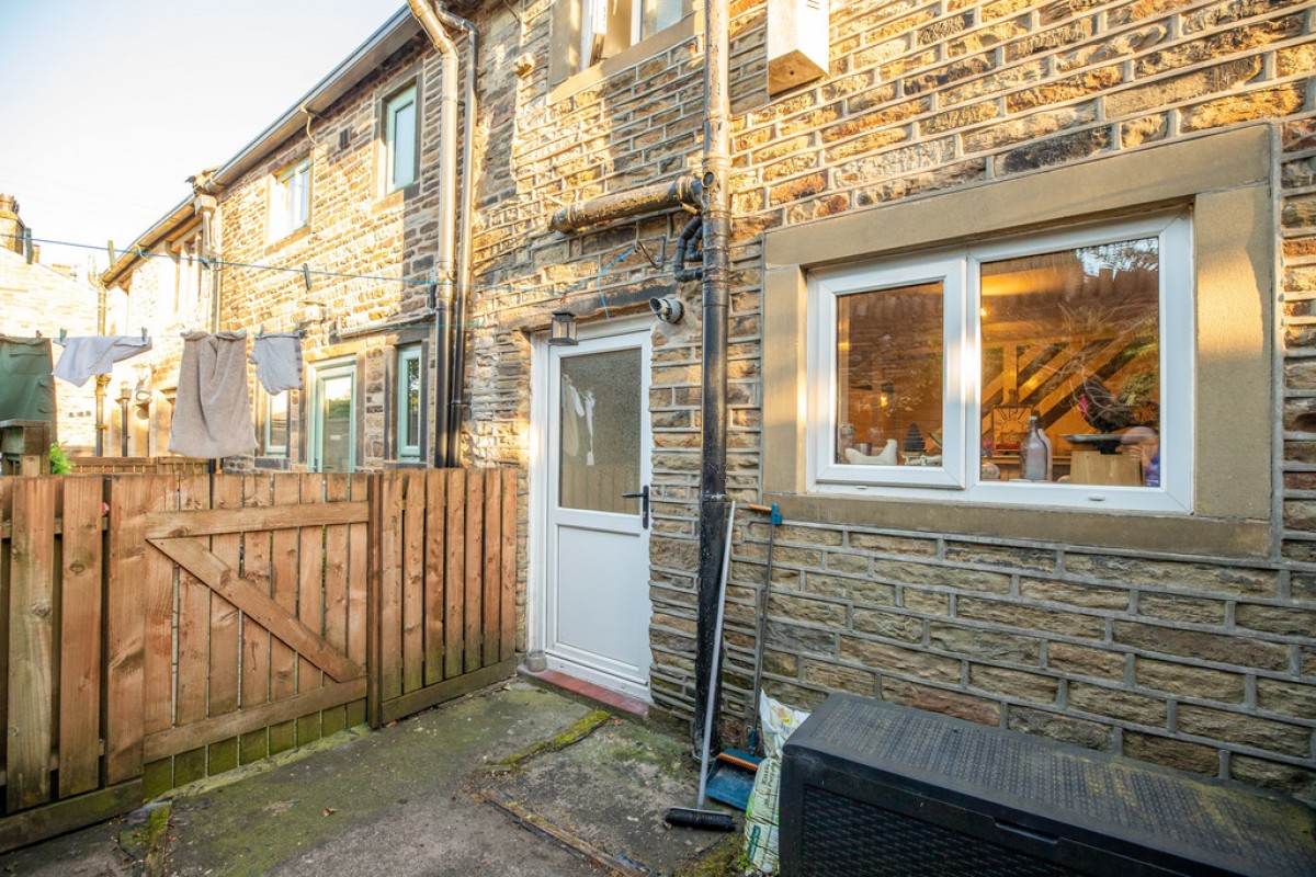 Rochdale Road, Shaw, OL2 7HS