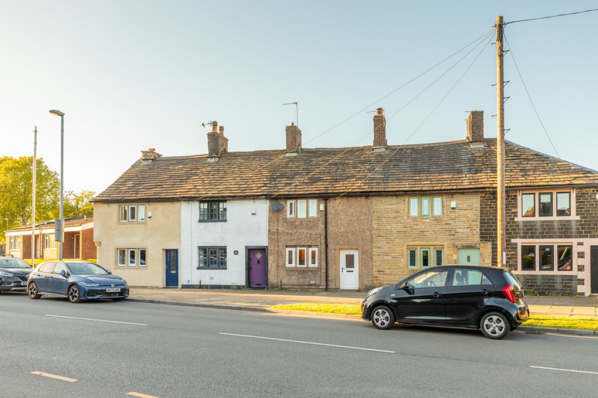 Rochdale Road, Shaw, OL2 7HS