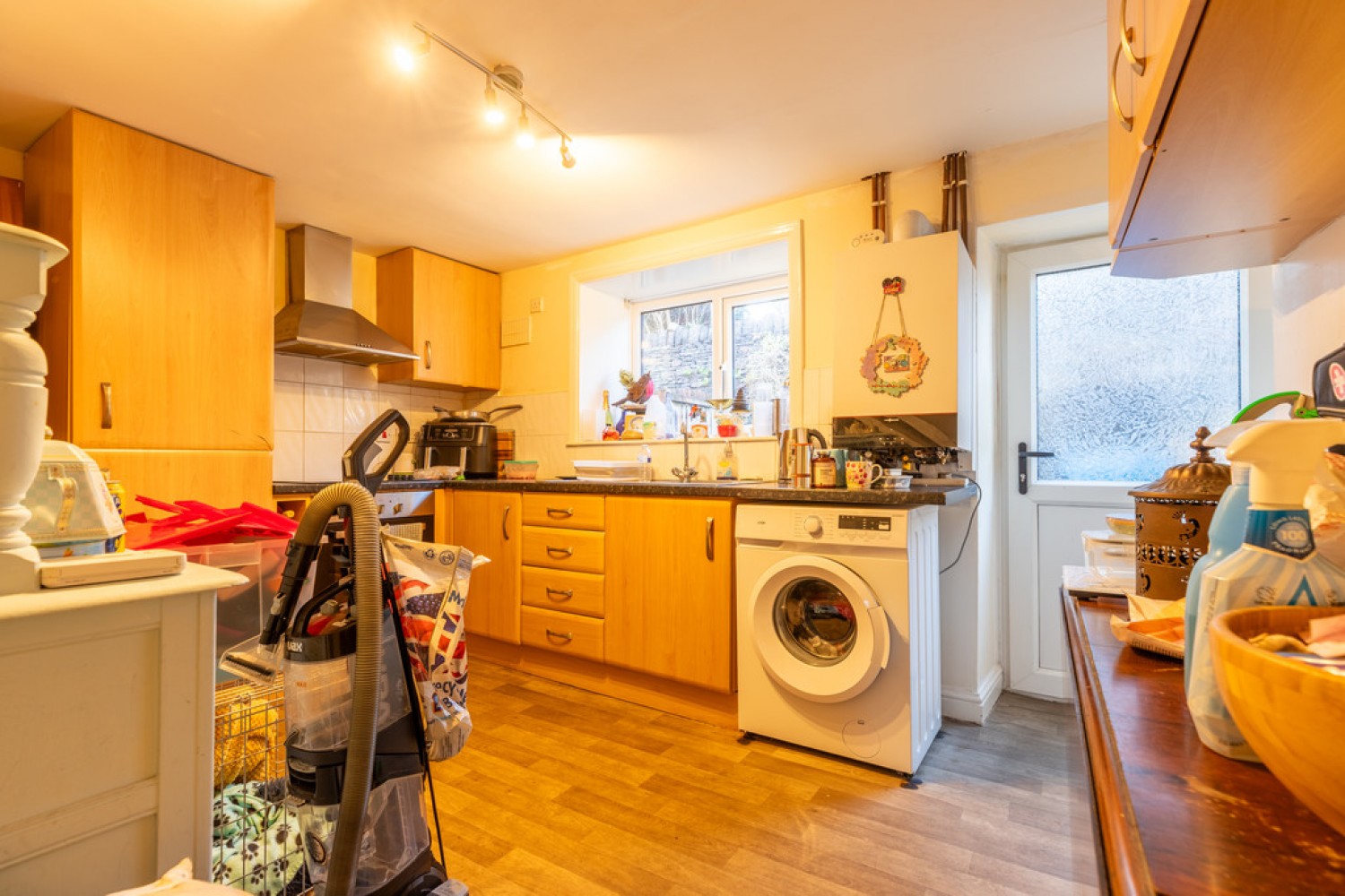 2 bedroom House for Sale Rochdale Road, Shaw, OL2 7HS