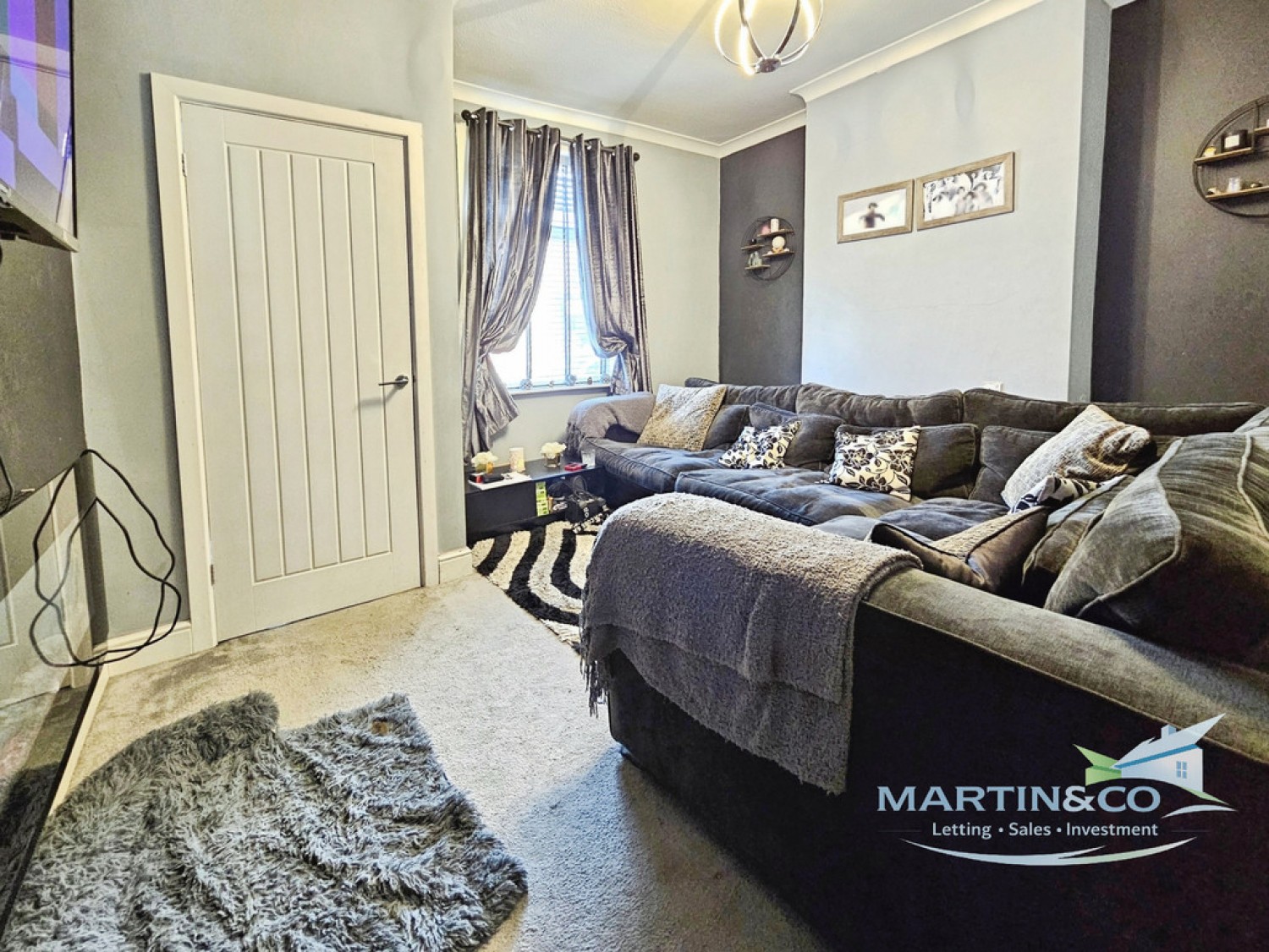 2 bedroom House for Sale Oldham Road, Rochdale