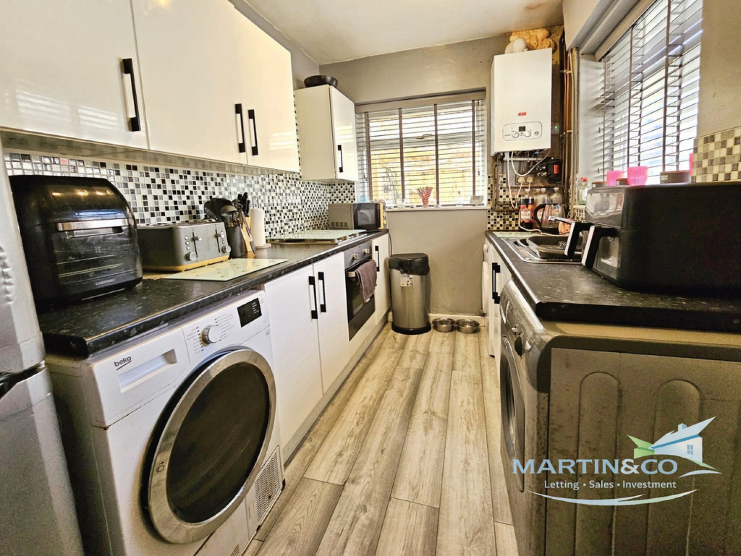 2 bedroom House for Sale Oldham Road, Rochdale