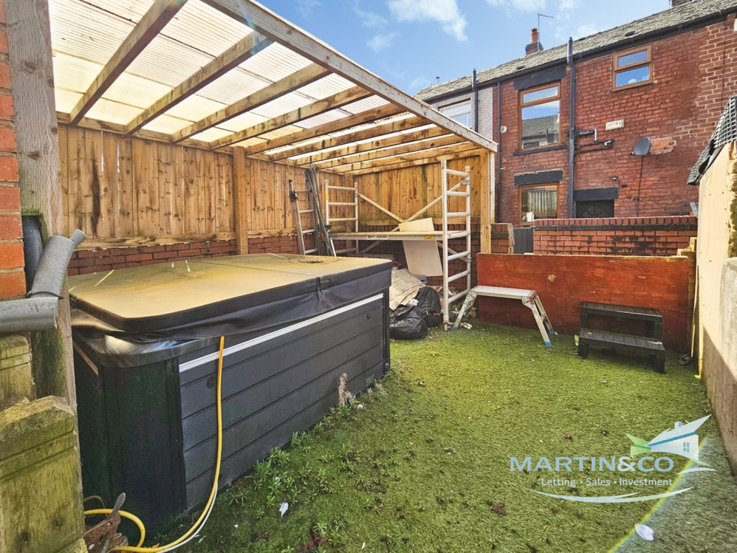 2 bedroom House for Sale Oldham Road, Rochdale