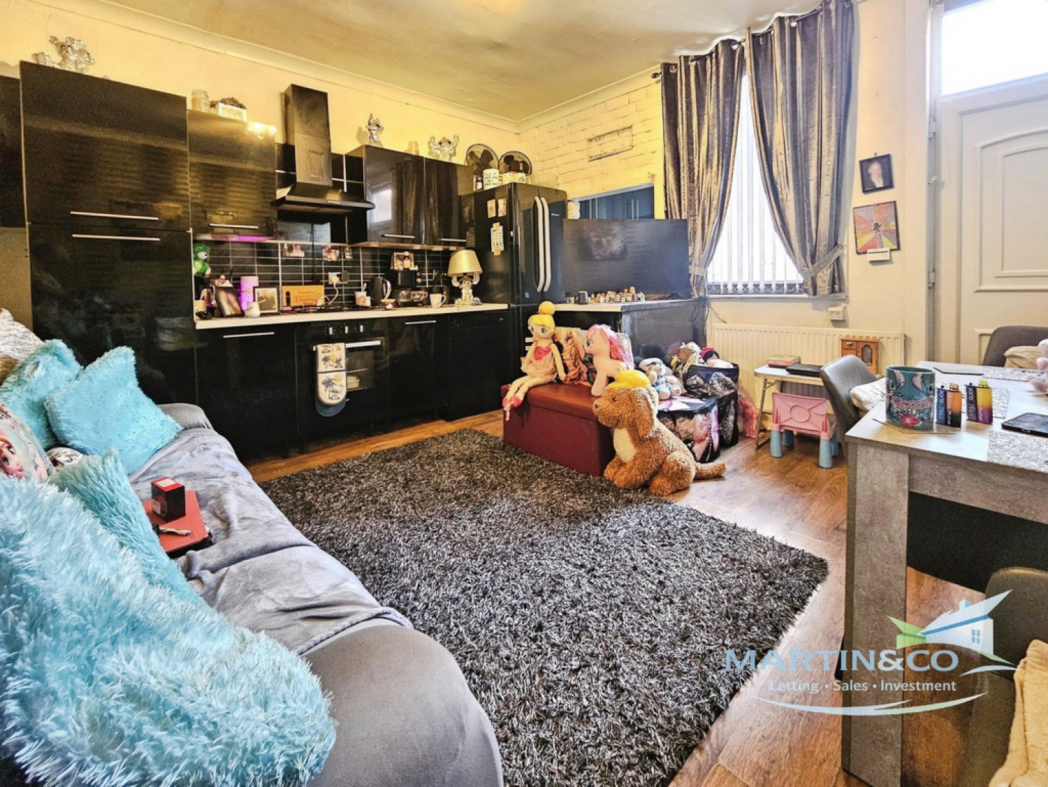 2 bedroom House for Sale Oldham Road, Rochdale