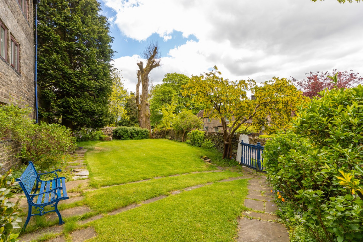 4 bedroom House for Sale Well House, Healey Stones, OL12 0UE