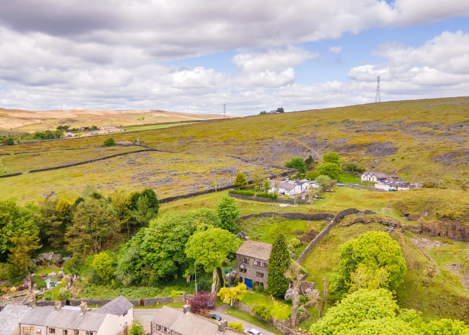 4 bedroom House for Sale Well House, Healey Stones, OL12 0UE