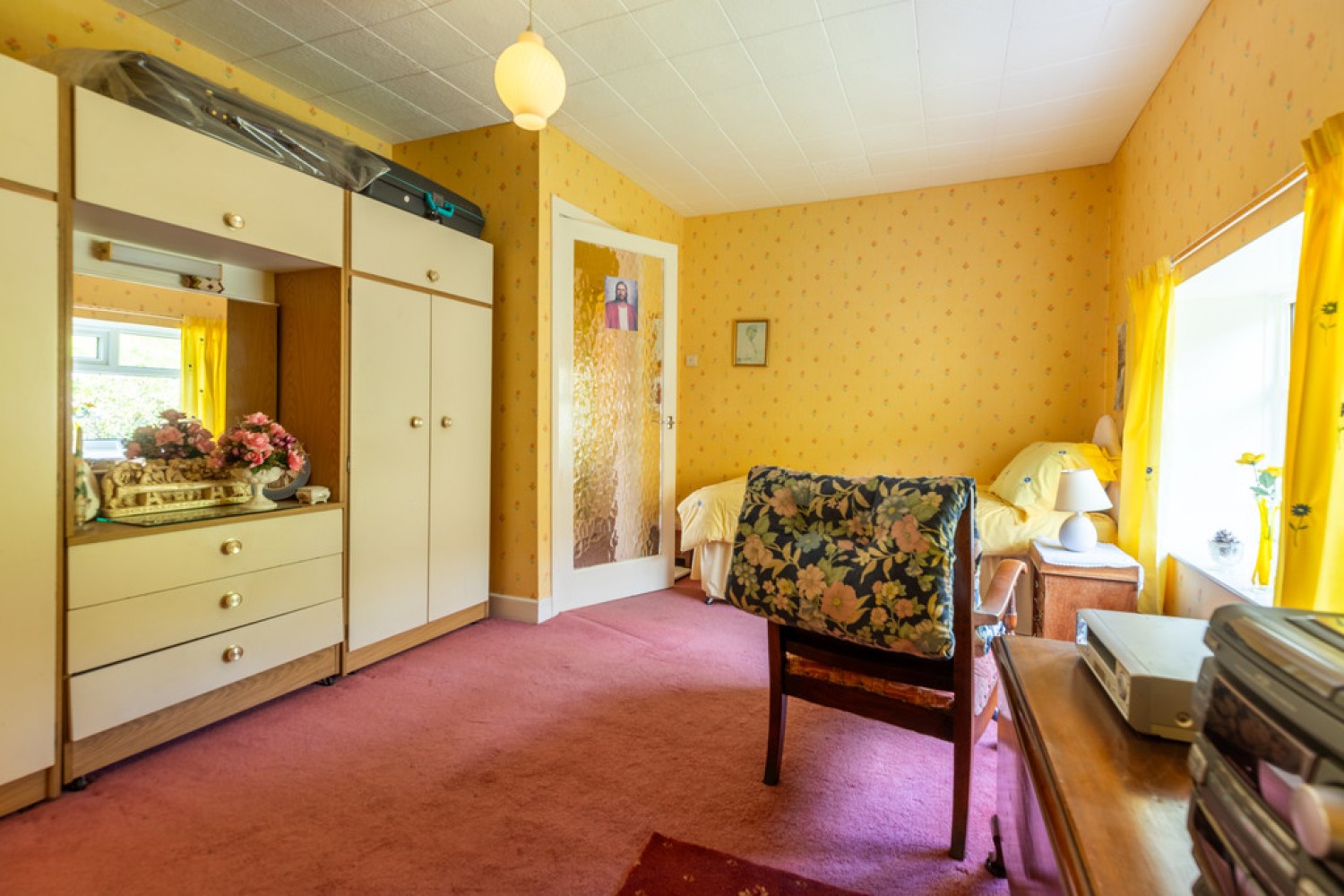 4 bedroom House for Sale Well House, Healey Stones, OL12 0UE