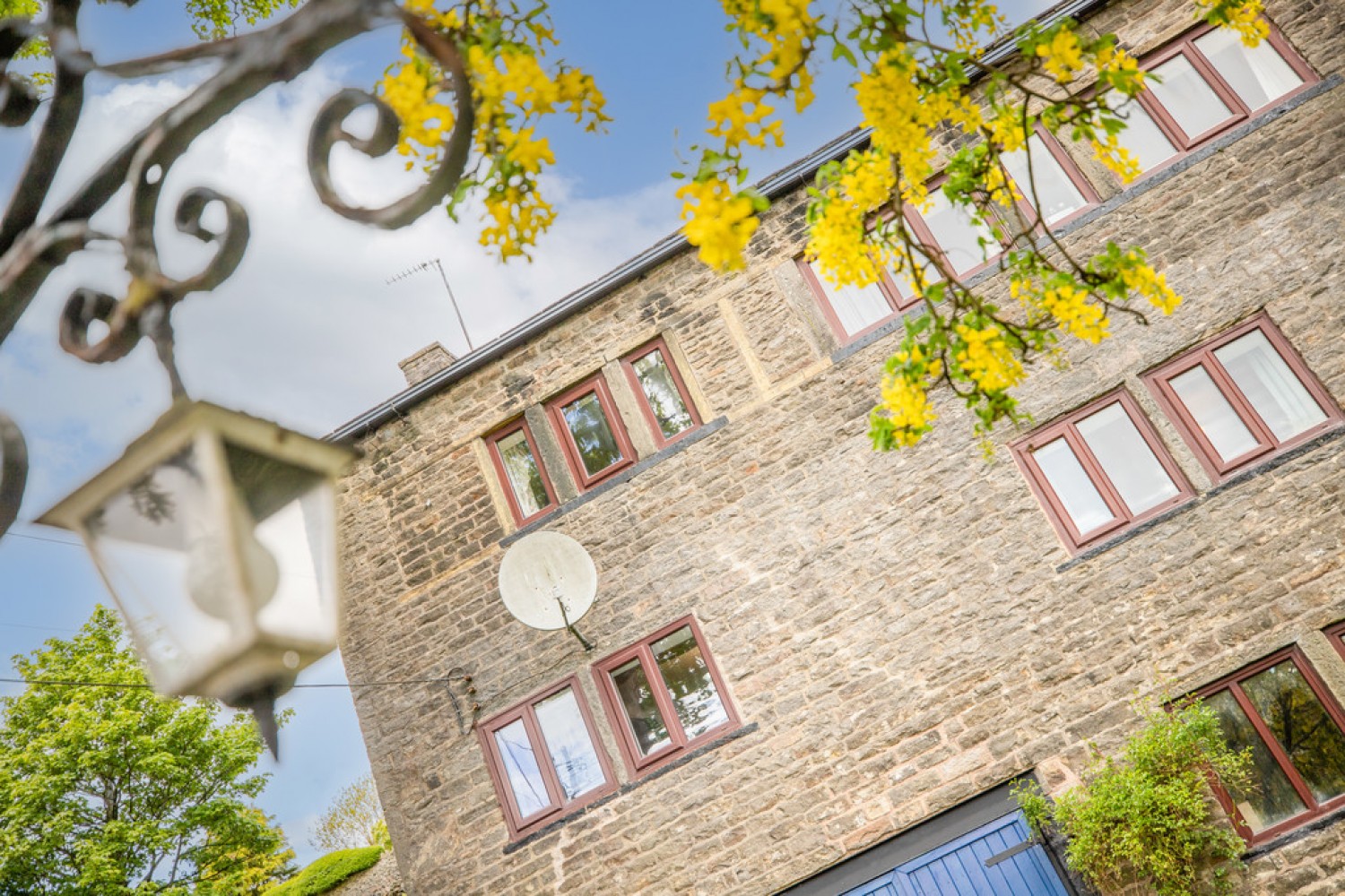 4 bedroom House for Sale Well House, Healey Stones, OL12 0UE