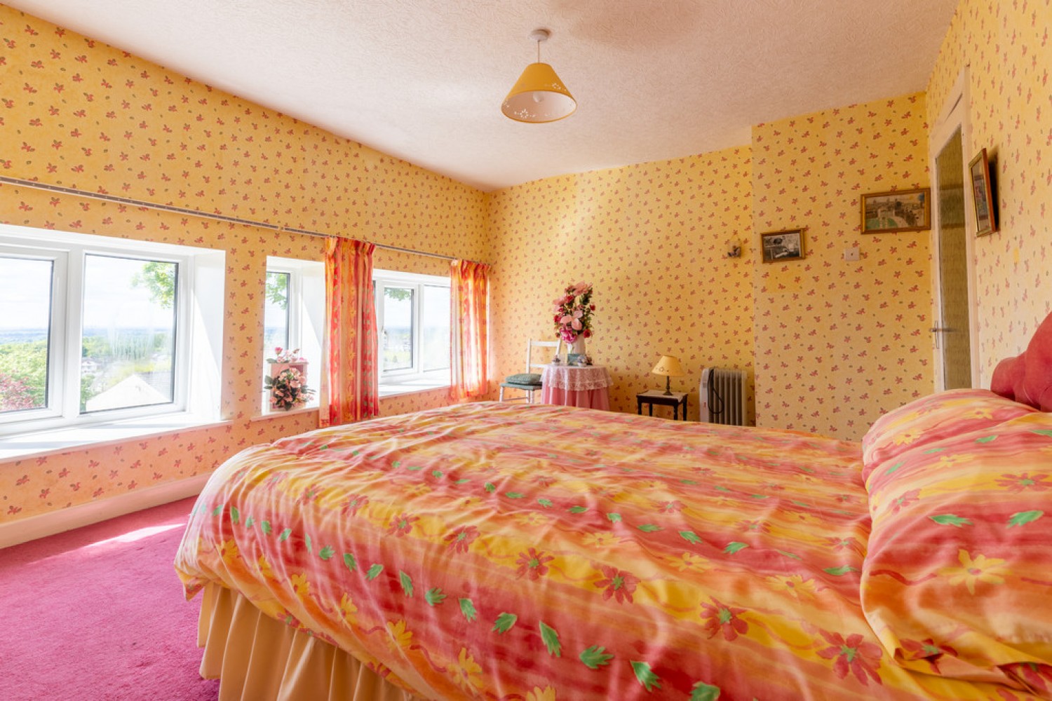 4 bedroom House for Sale Well House, Healey Stones, OL12 0UE