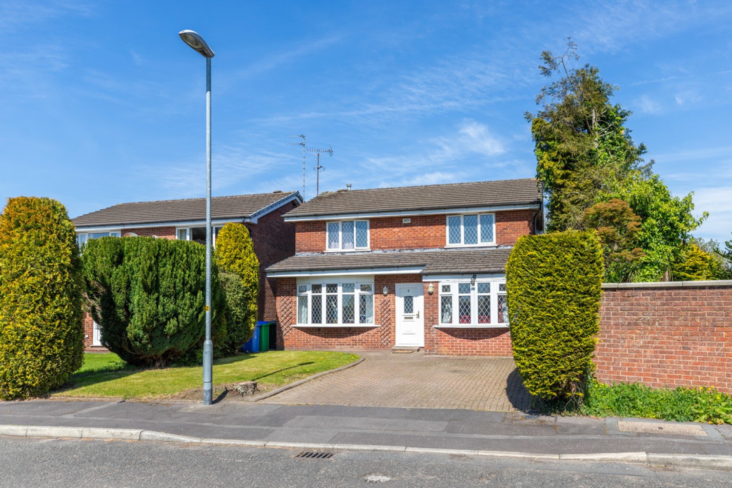 4 bedroom House for Sale Petrel Close, Bamford, OL11 5QT