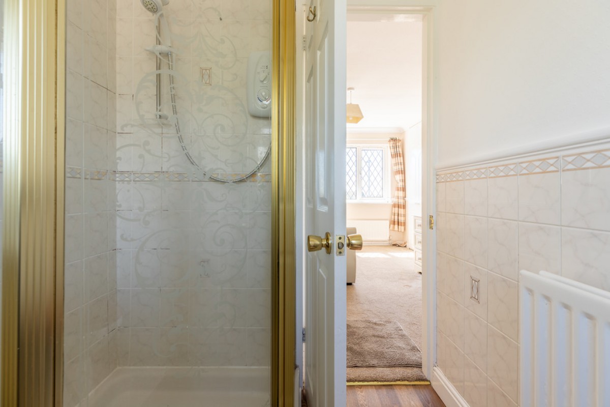 Petrel Close, Bamford, OL11 5QT