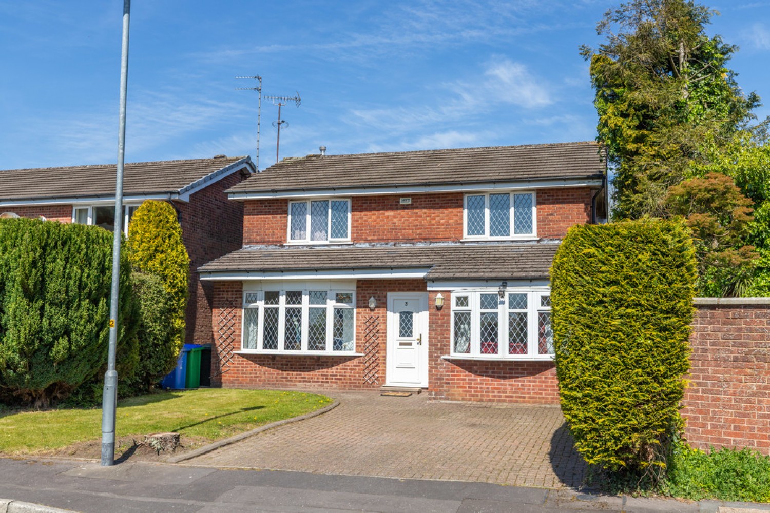 4 bedroom House for Sale Petrel Close, Bamford, OL11 5QT