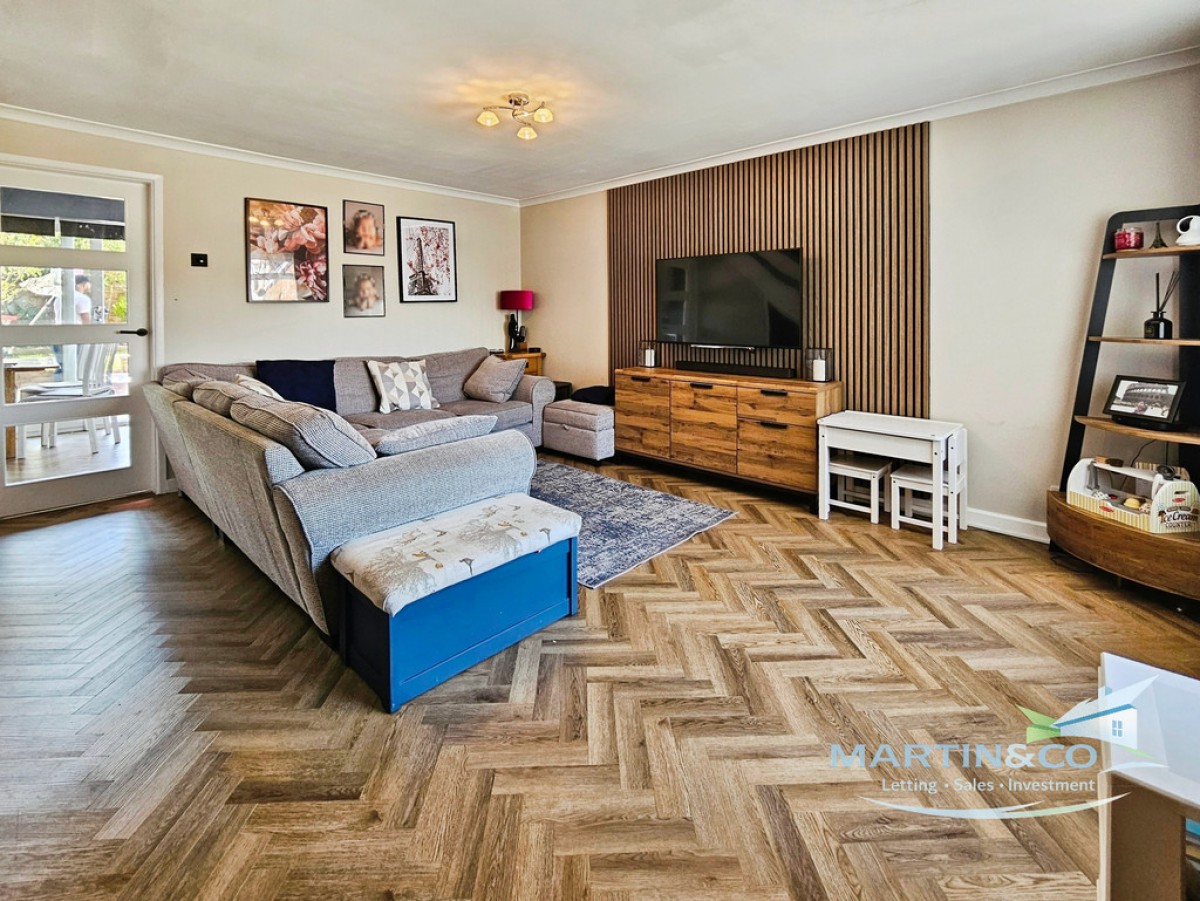 Park Crescent, Chadderton