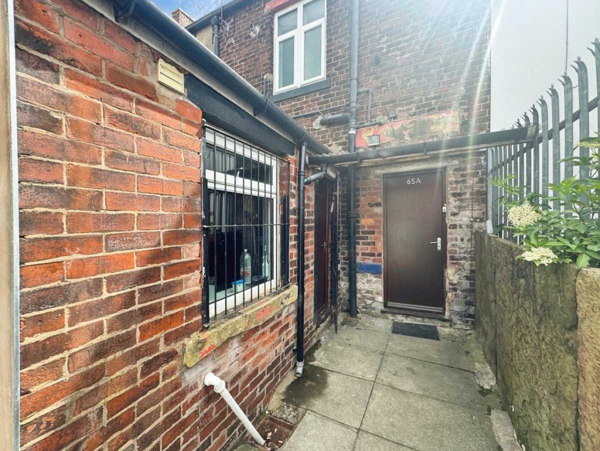 Flat Above 65 Halifax Road