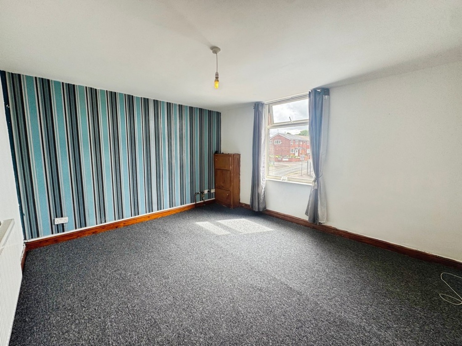 2 bedroom Flat for Letting Flat Above 65 Halifax Road