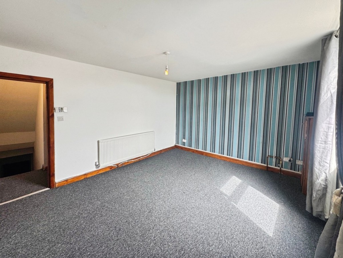 Flat Above 65 Halifax Road