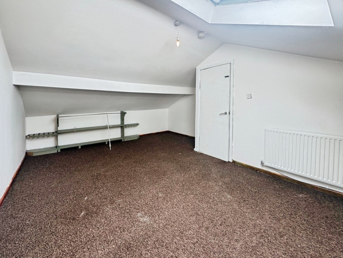 Flat Above 65 Halifax Road