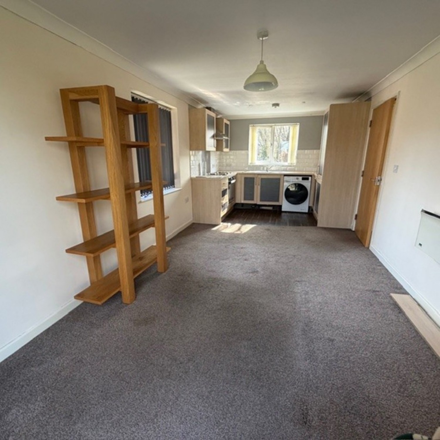 2 bedroom Flat for Letting Ash House, Birches Head