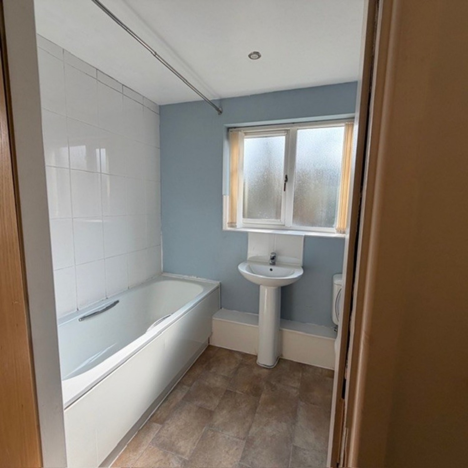 2 bedroom Flat for Letting Ash House, Birches Head