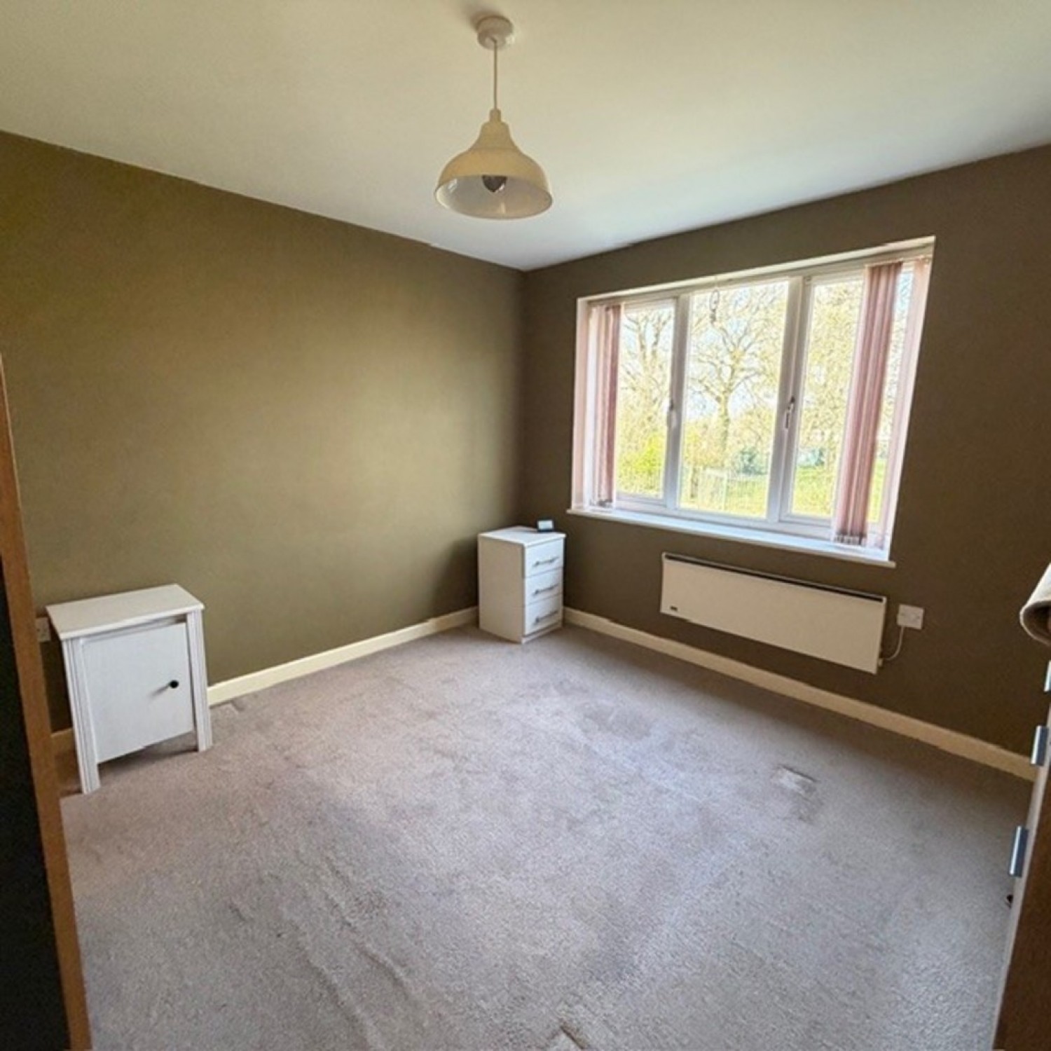 2 bedroom Flat for Letting Ash House, Birches Head