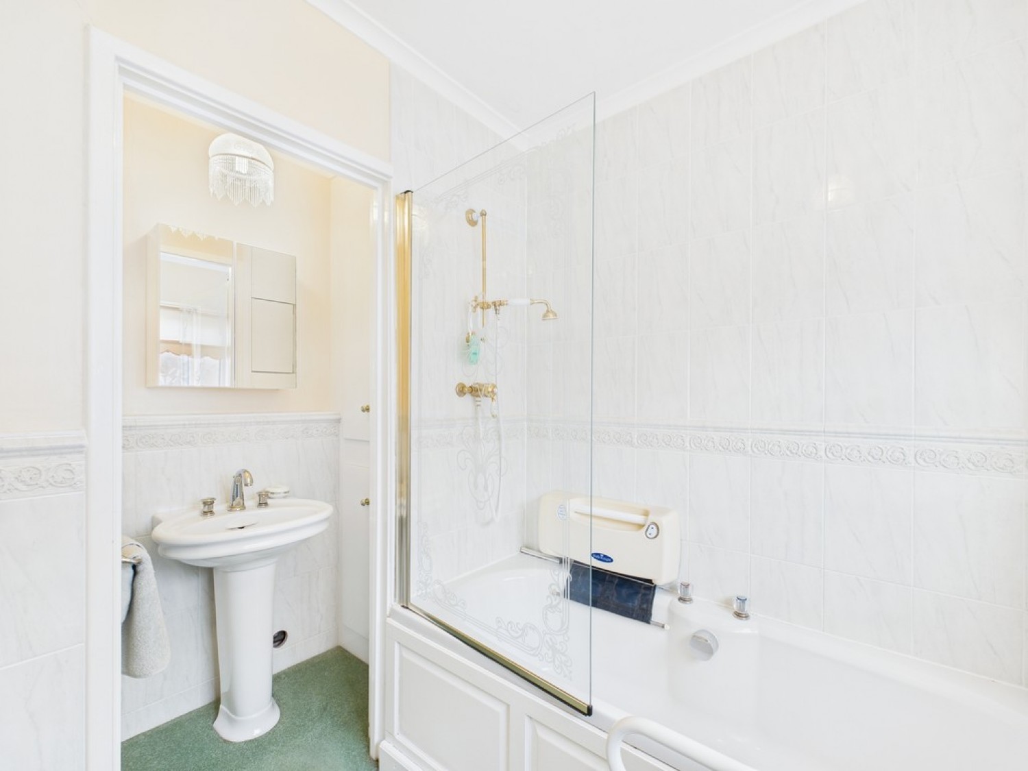 2 bedroom Bungalow in Boundary Close, Walton , Stone