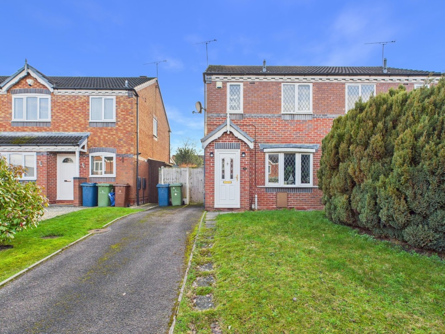 3 bedroom House in Edwards Drive, Stafford, Staffordshire