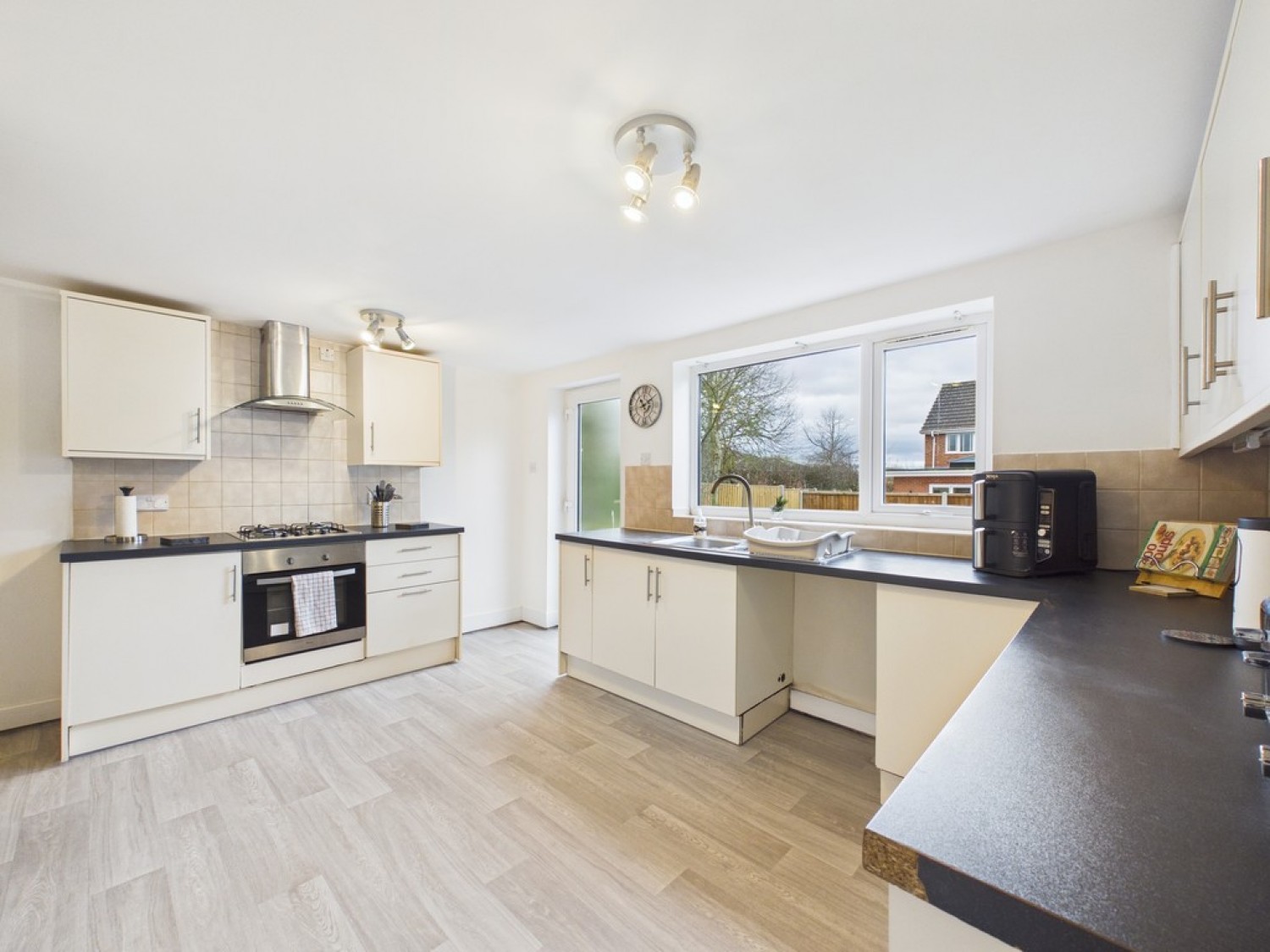 3 bedroom House for Sale Fairoak Avenue, Parkside