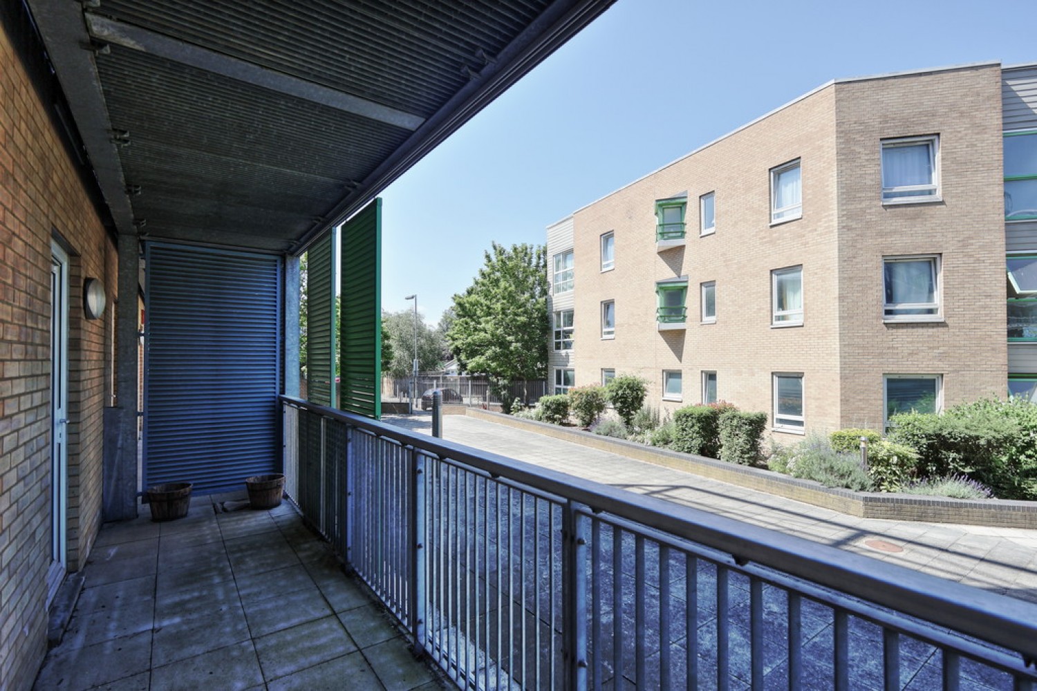 1 bedroom Flat for Letting Warren Close