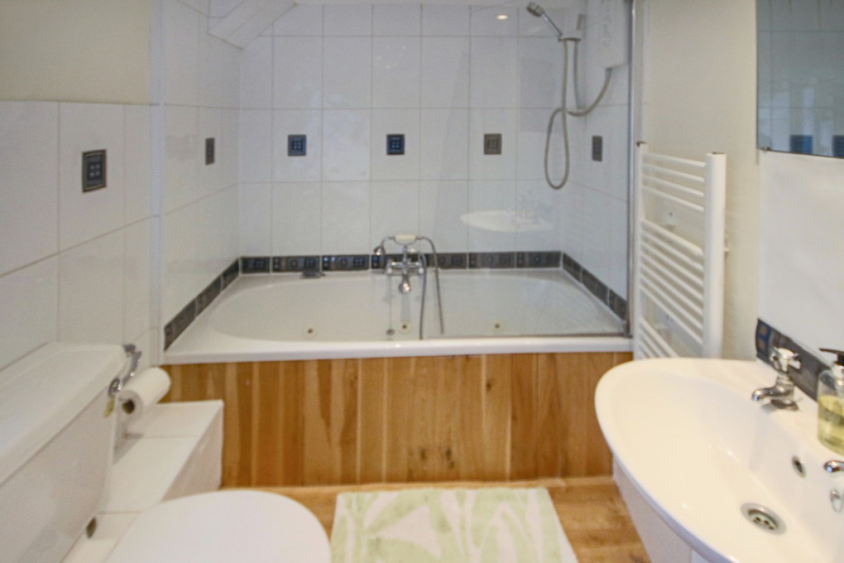 Bells Court, Castle Street