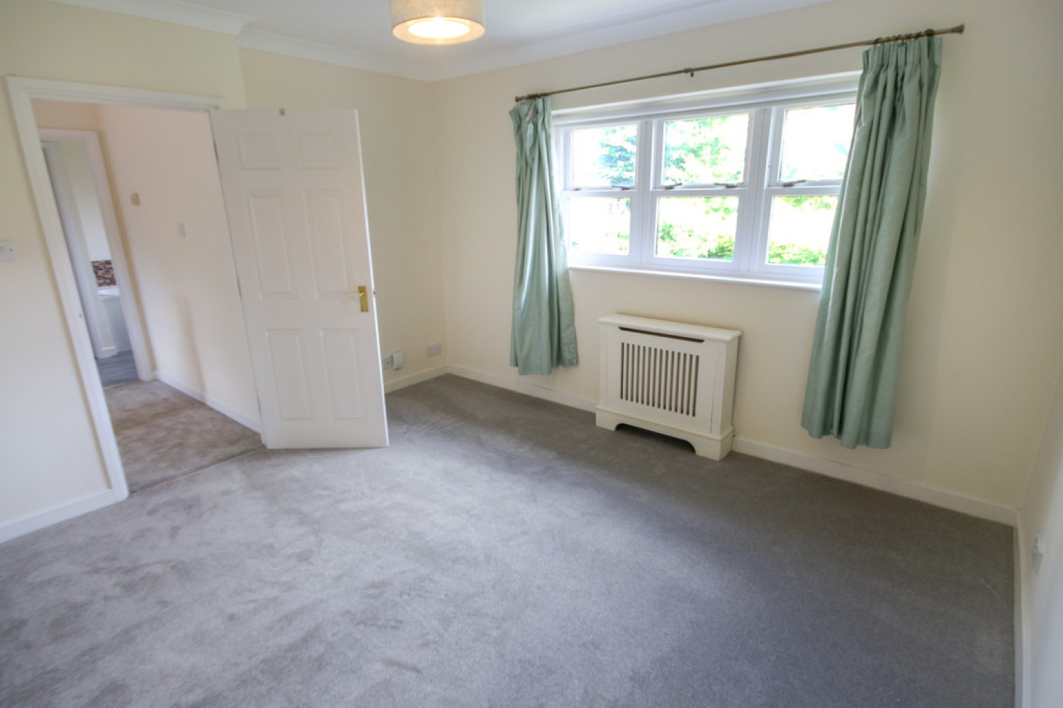 4 bedroom House for Letting The Crescent