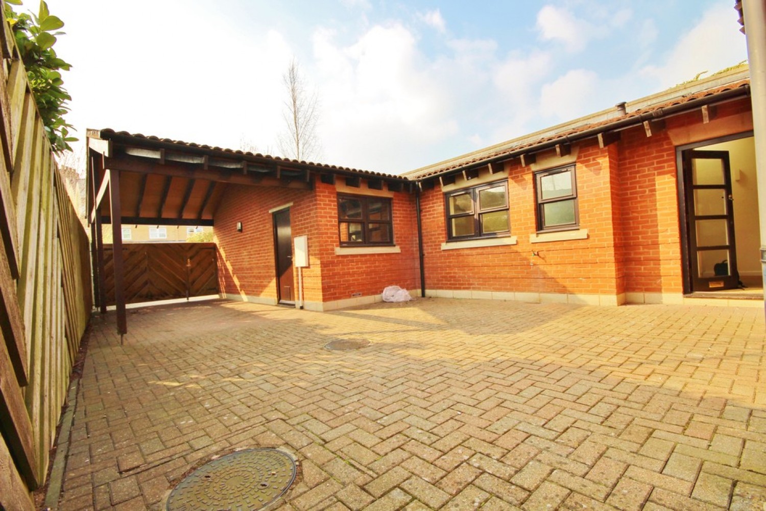 4 bedroom House for Letting The Crescent