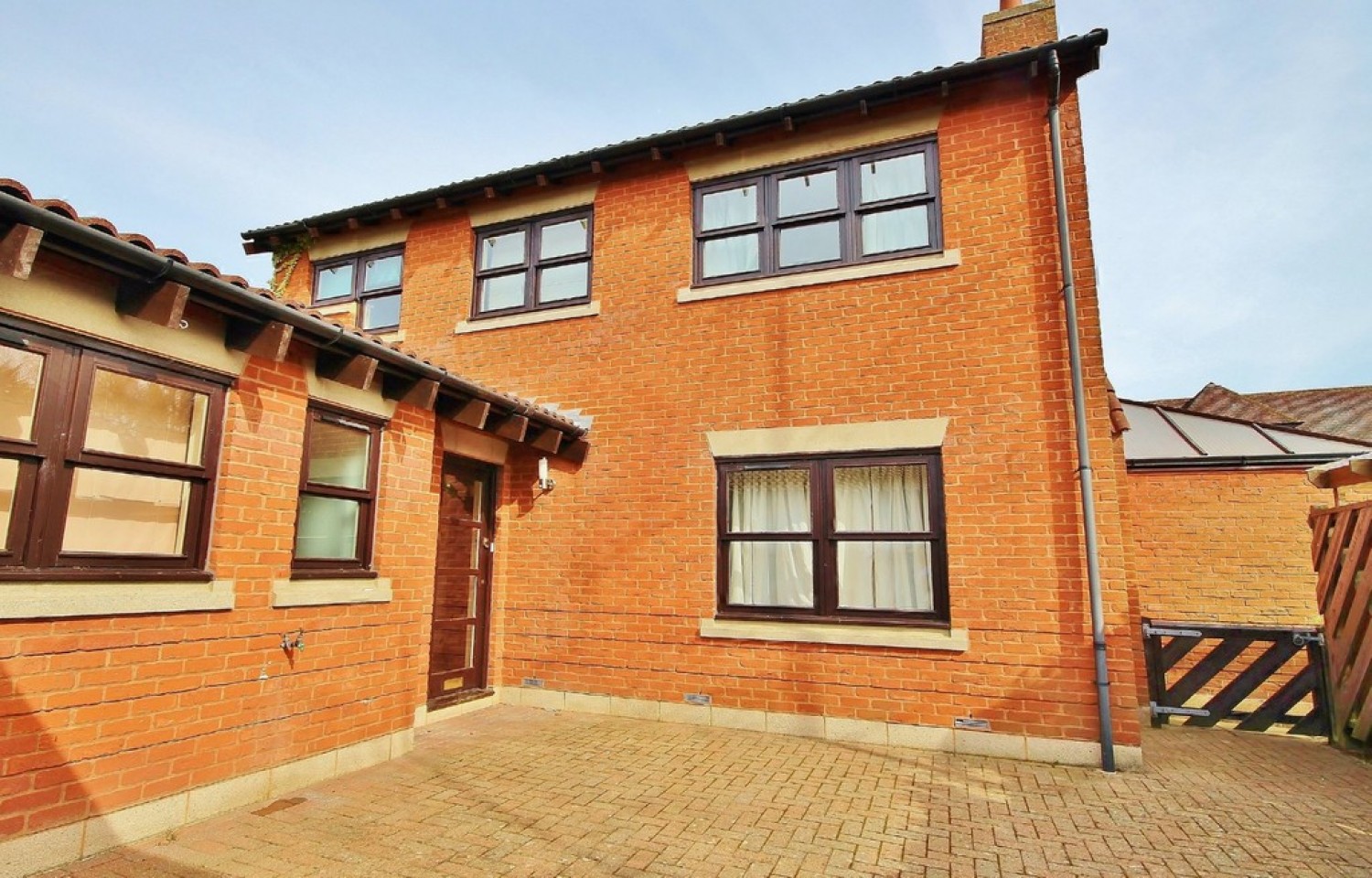 4 bedroom House for Letting The Crescent