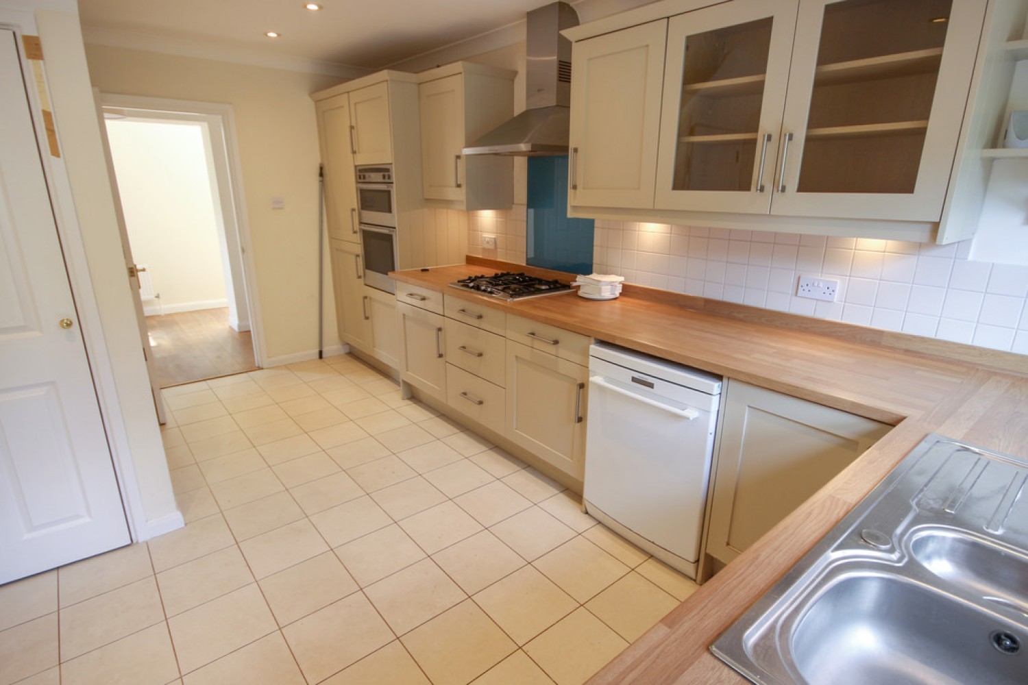 4 bedroom House for Letting The Crescent