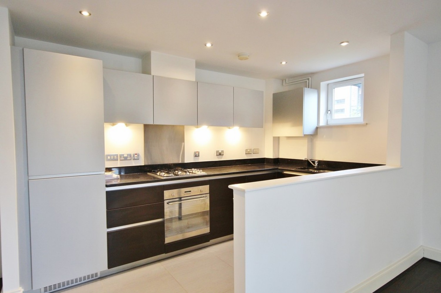 2 bedroom Flat for Letting Scholars Walk