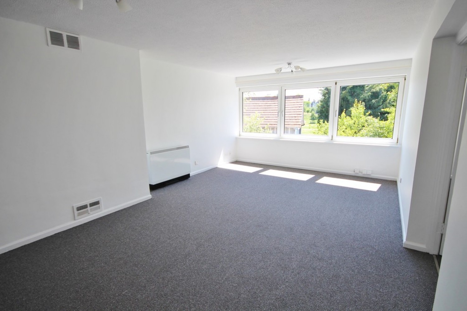 3 bedroom Flat for Letting Pentlands Court