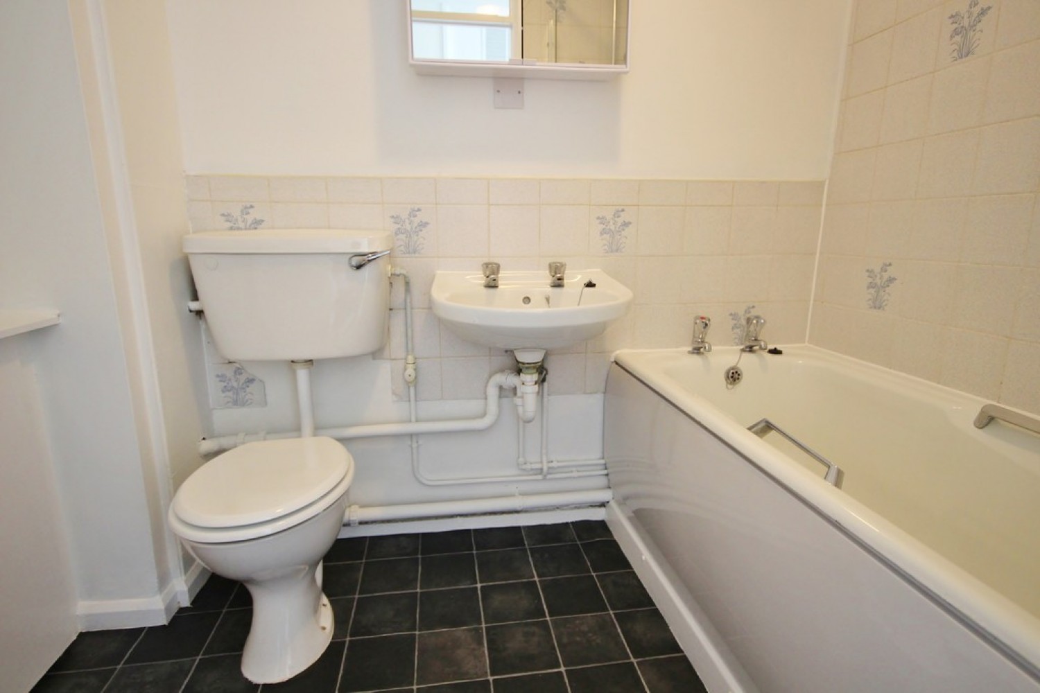 3 bedroom Flat for Letting Pentlands Court