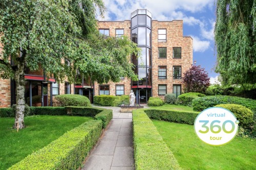 Midsummer Court, Manhattan Drive