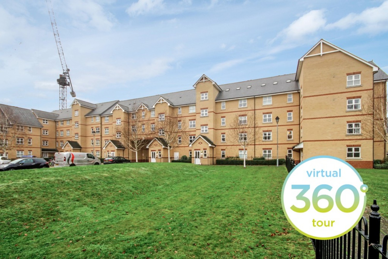 3 bedroom Flat in Winstanley Court
