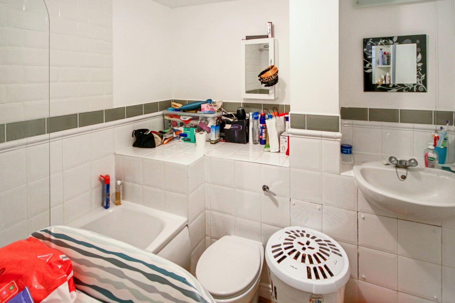 3 bedroom Flat in Winstanley Court