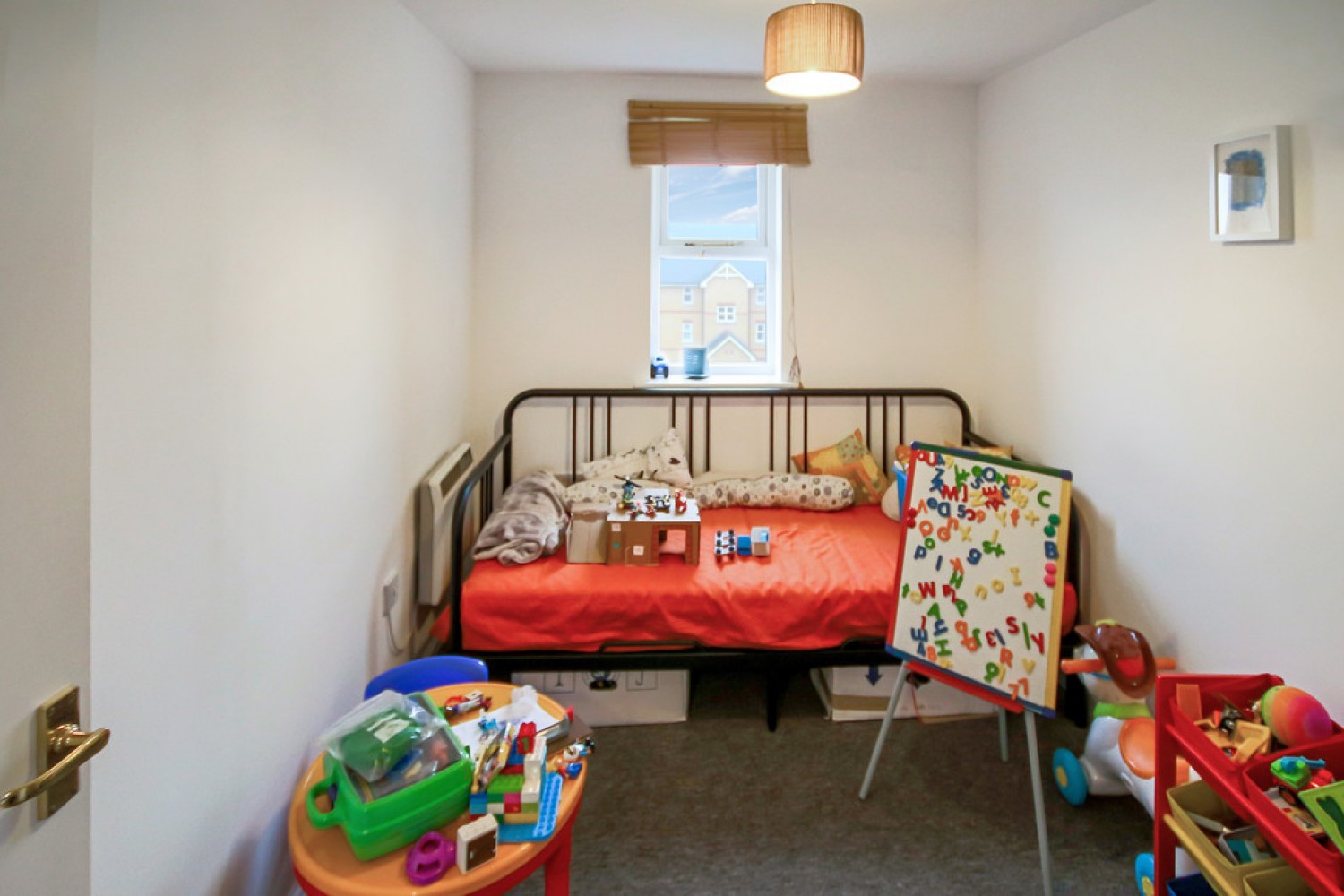 3 bedroom Flat in Winstanley Court