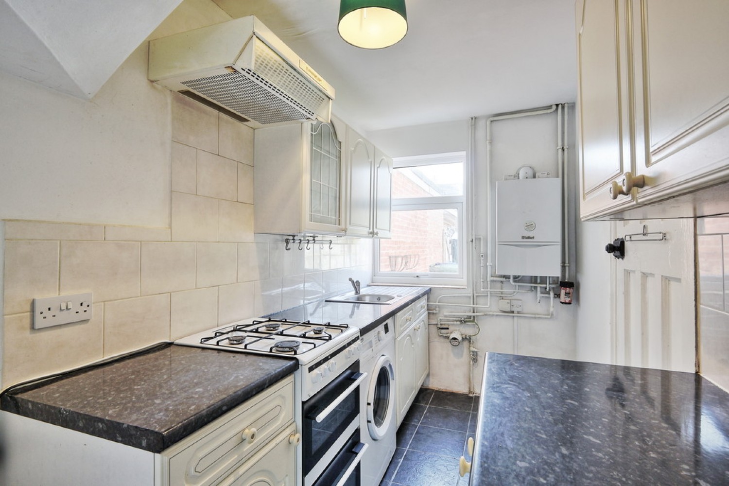 3 bedroom House for Letting Silverwood Close