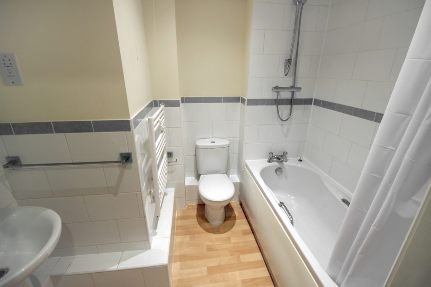 2 bedroom Flat for Sale Warren Close