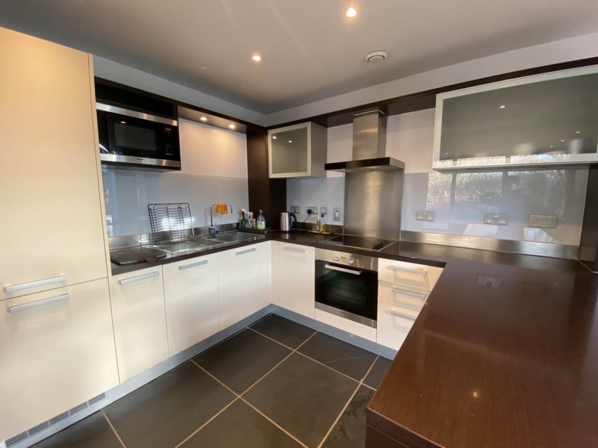 The Oak Building, Kingfisher Way