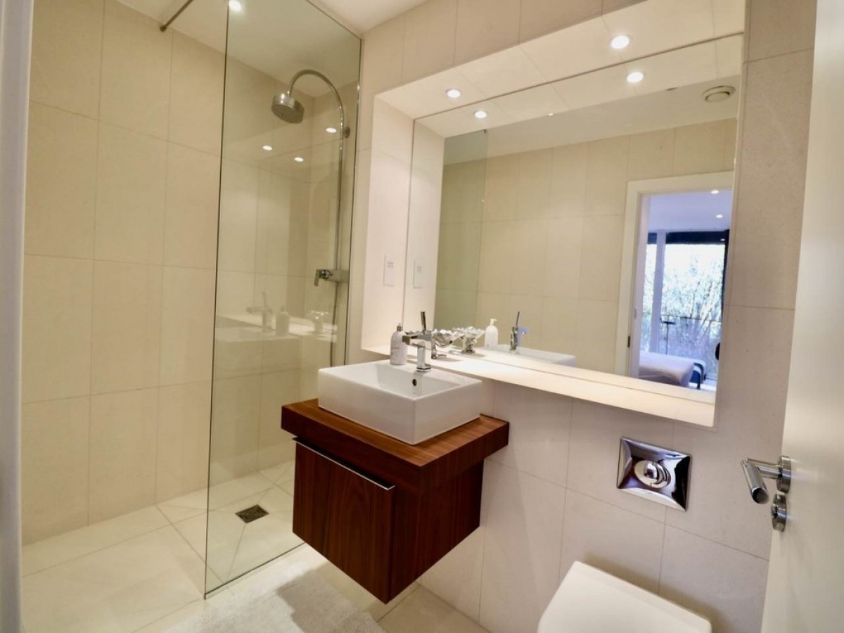 The Oak Building, Kingfisher Way