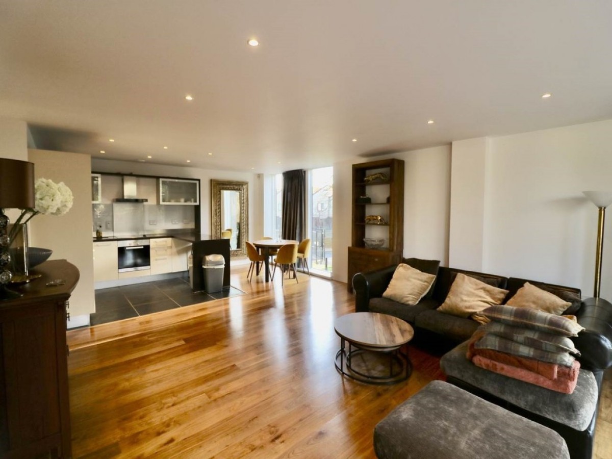 The Oak Building, Kingfisher Way