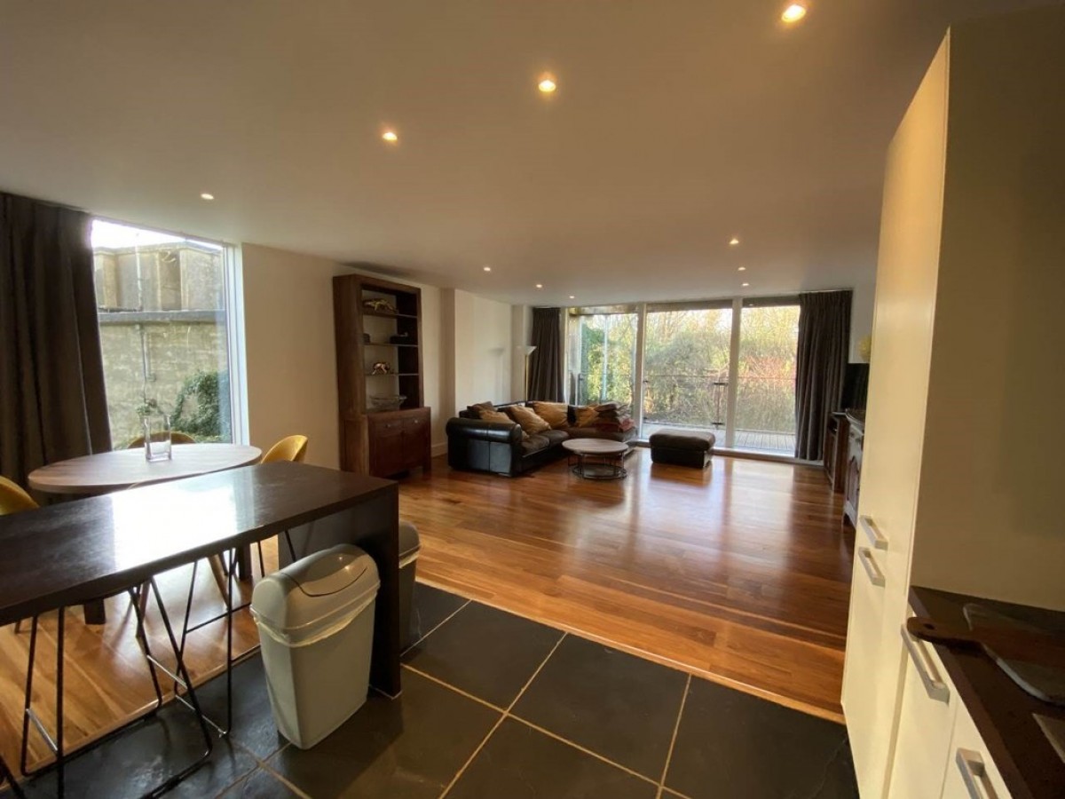 The Oak Building, Kingfisher Way