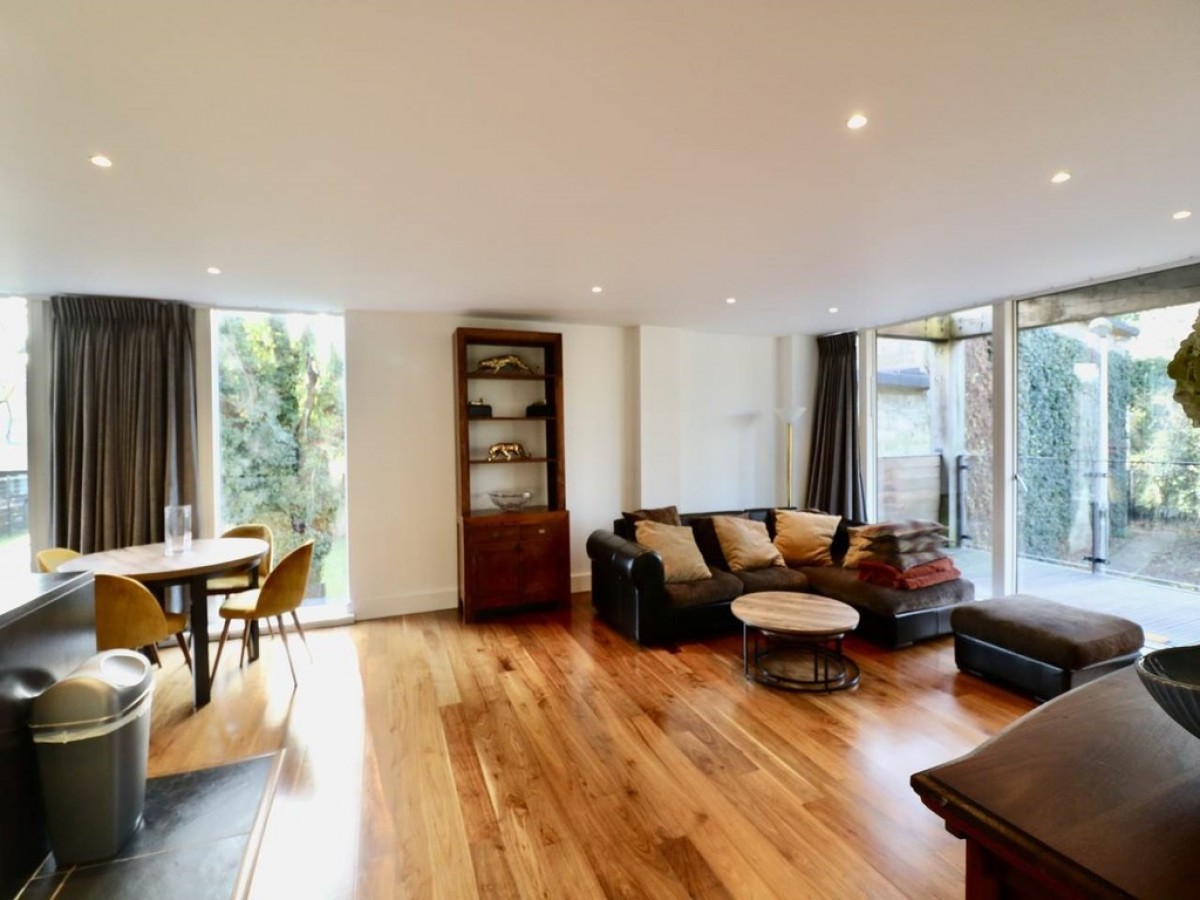 The Oak Building, Kingfisher Way