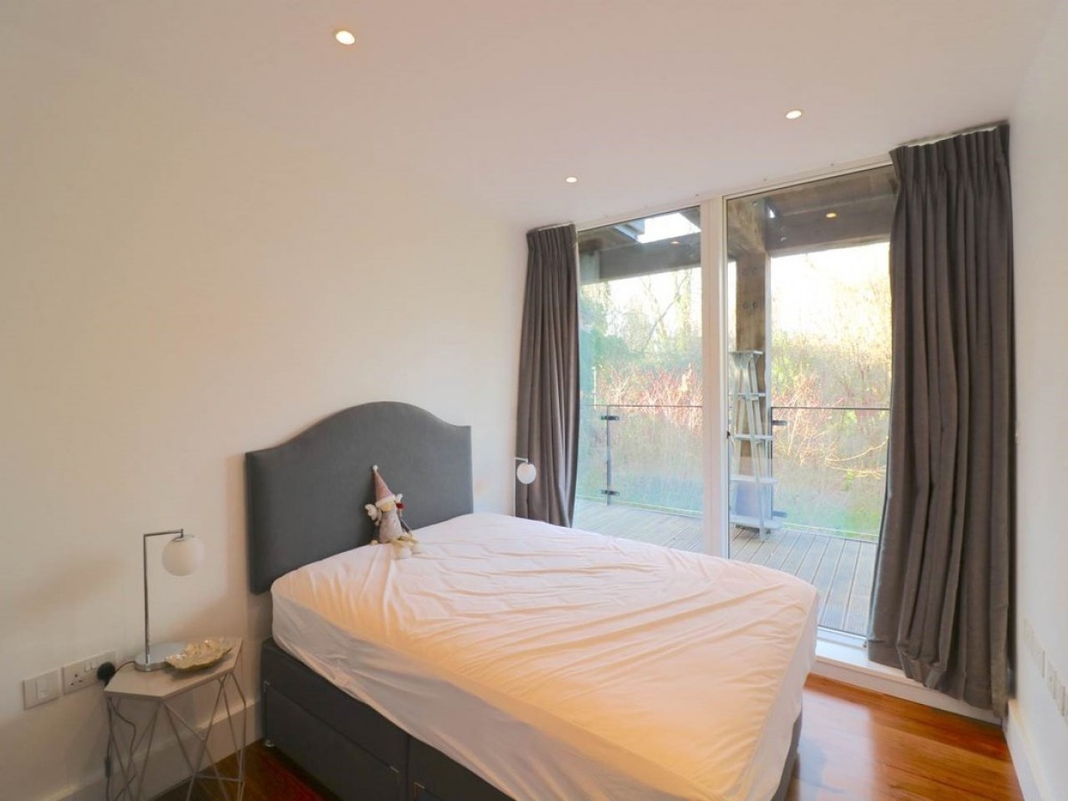 The Oak Building, Kingfisher Way