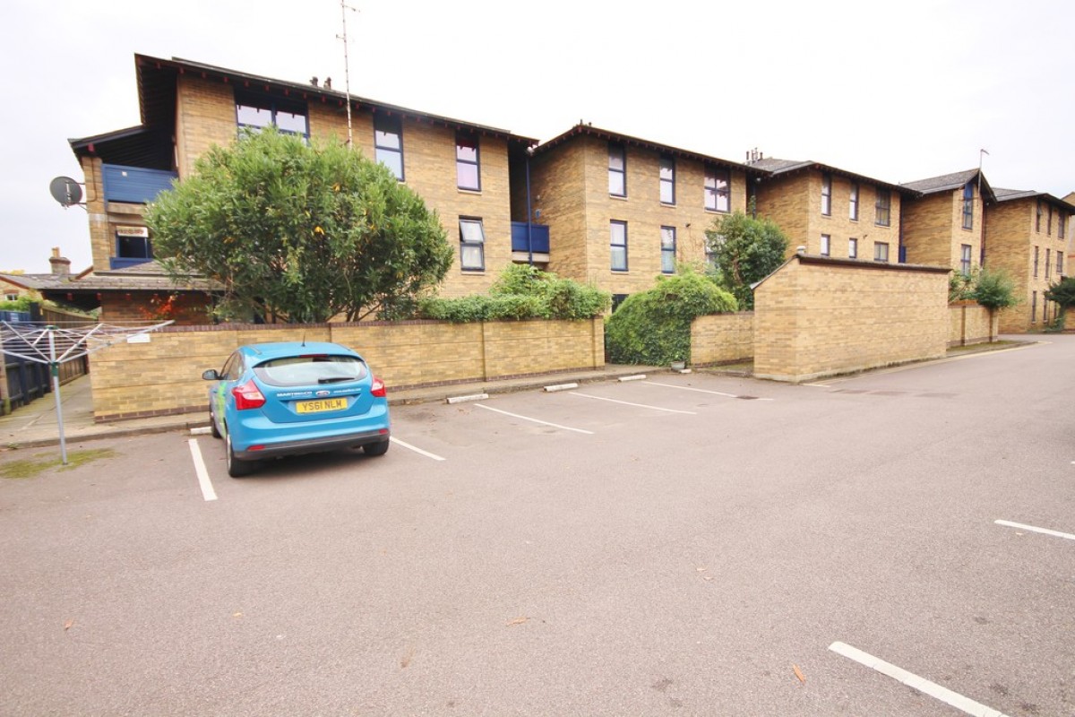 Midwinter Place, Hamilton Road