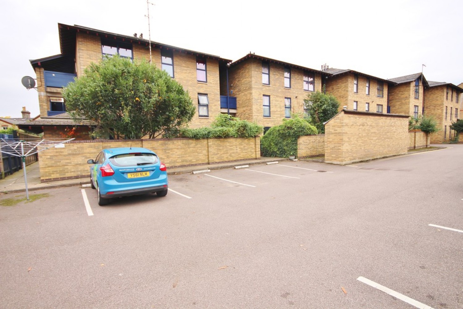 Midwinter Place, Hamilton Road