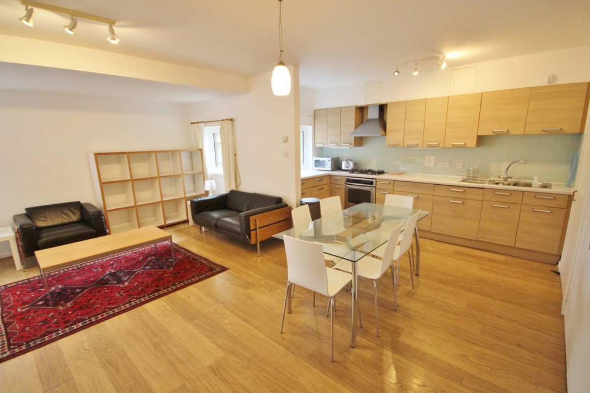 Midwinter Place, Hamilton Road